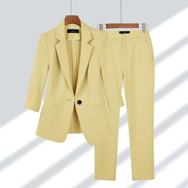 Chloé - Chic Blazer & Trouser Set