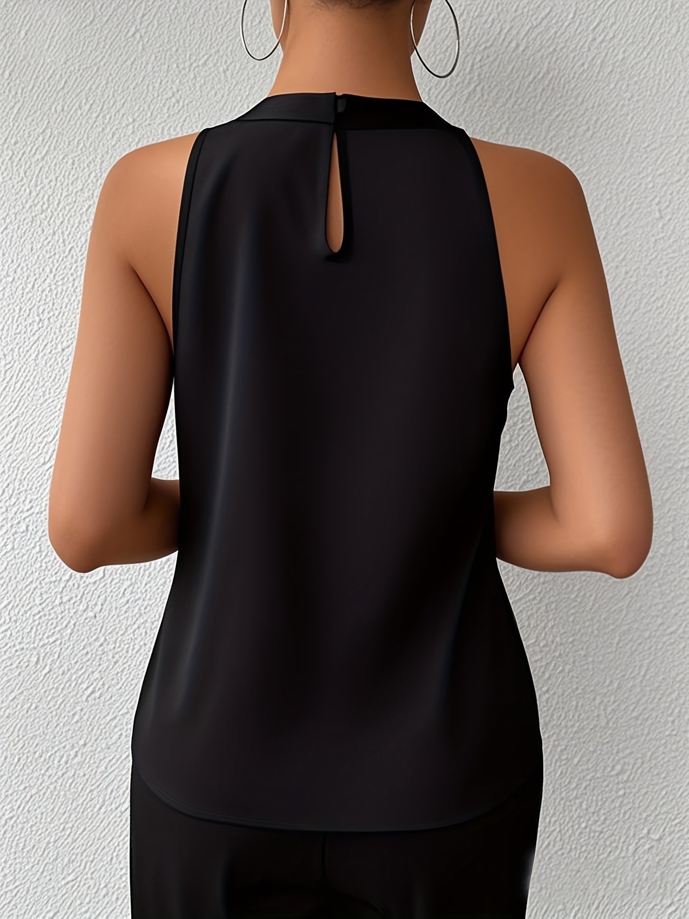 Evalisse – Sleek Sleeveless Blouse