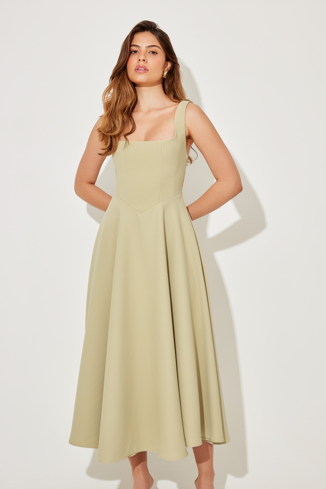 Lunara – Timeless Flowy Midi Dress