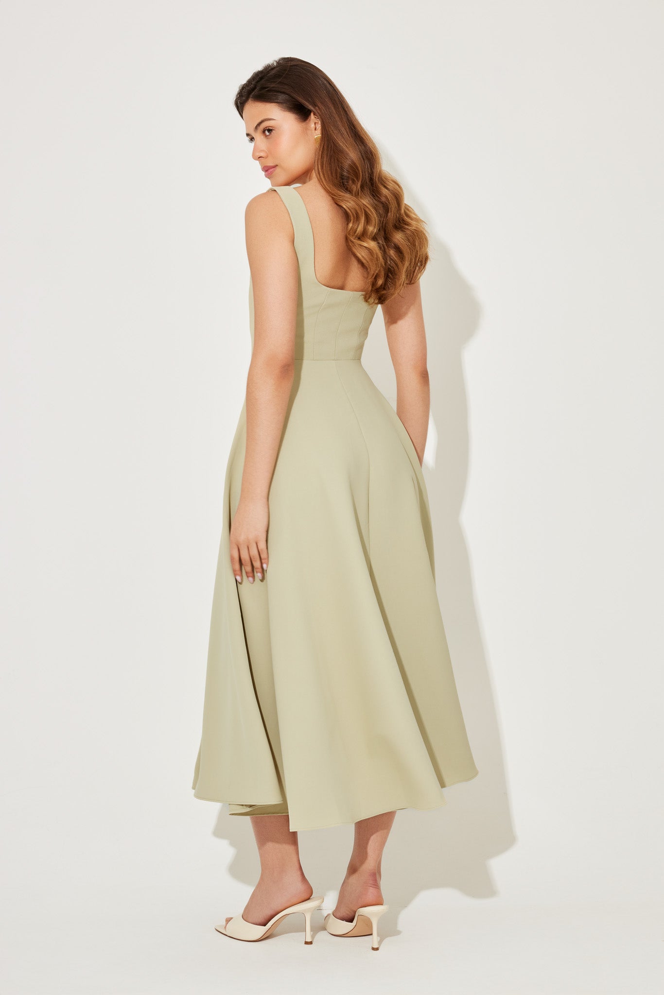 Lunara – Timeless Flowy Midi Dress