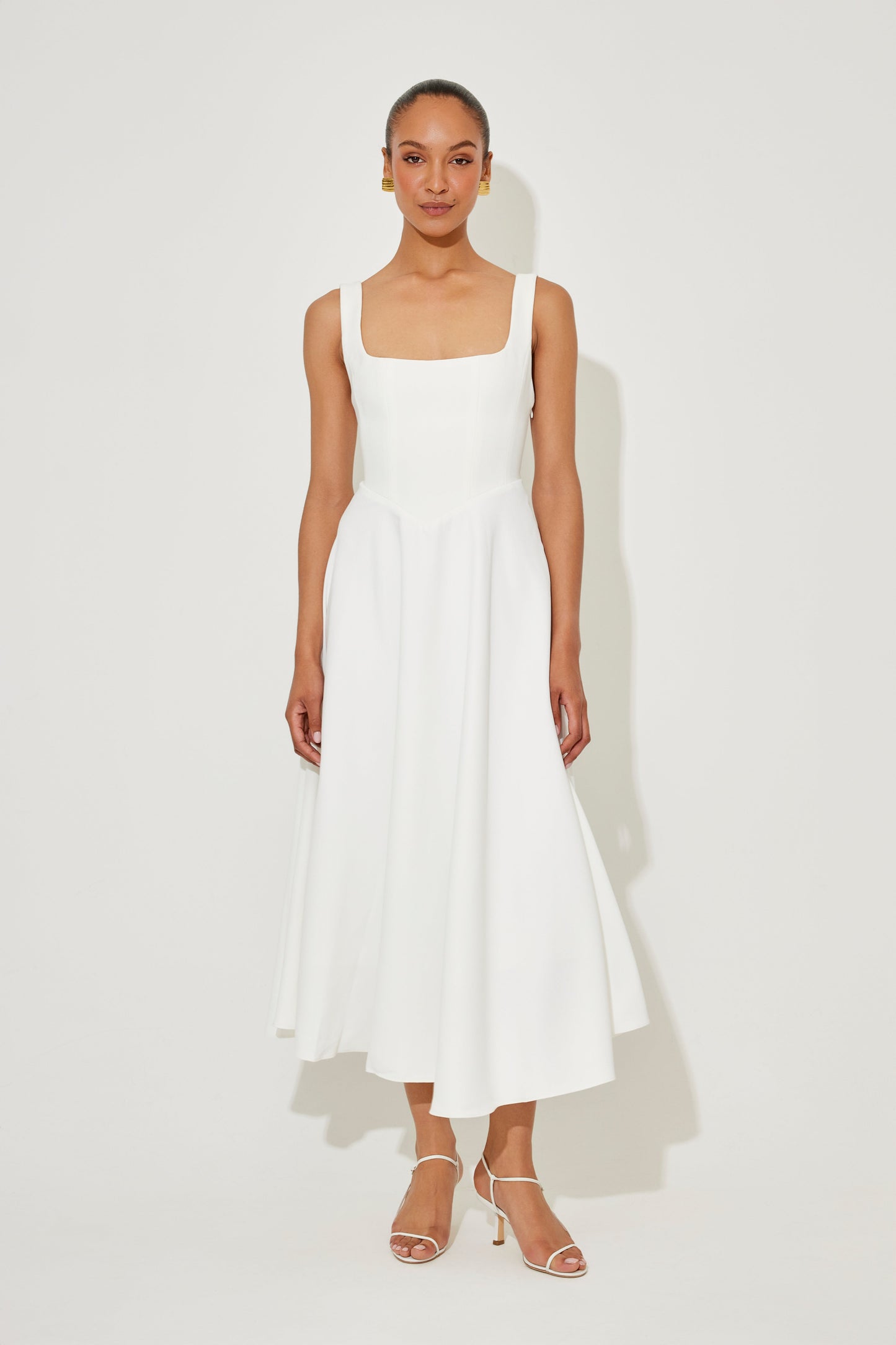 Lunara – Timeless Flowy Midi Dress
