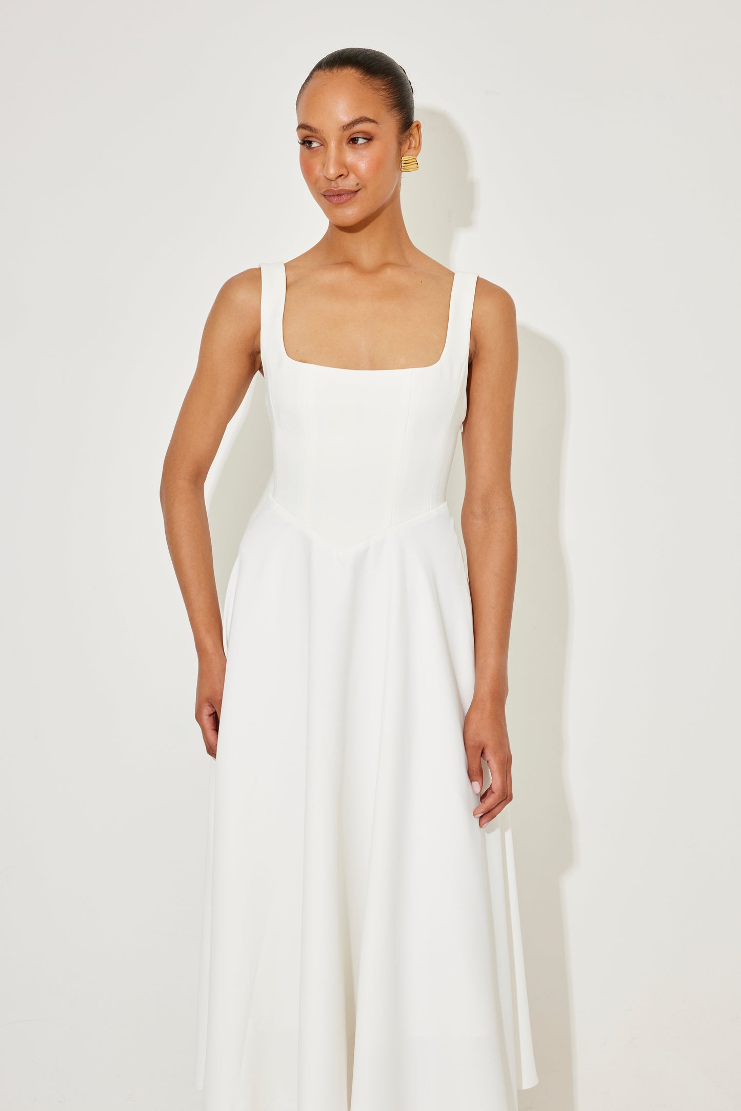 Lunara – Timeless Flowy Midi Dress