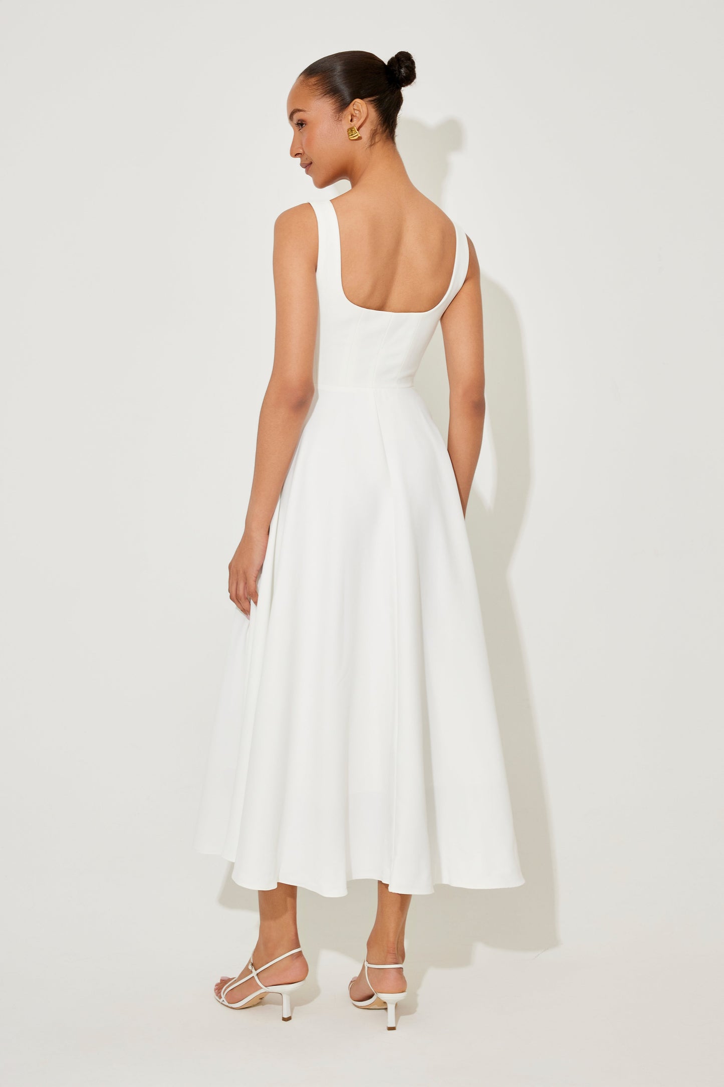 Lunara – Timeless Flowy Midi Dress