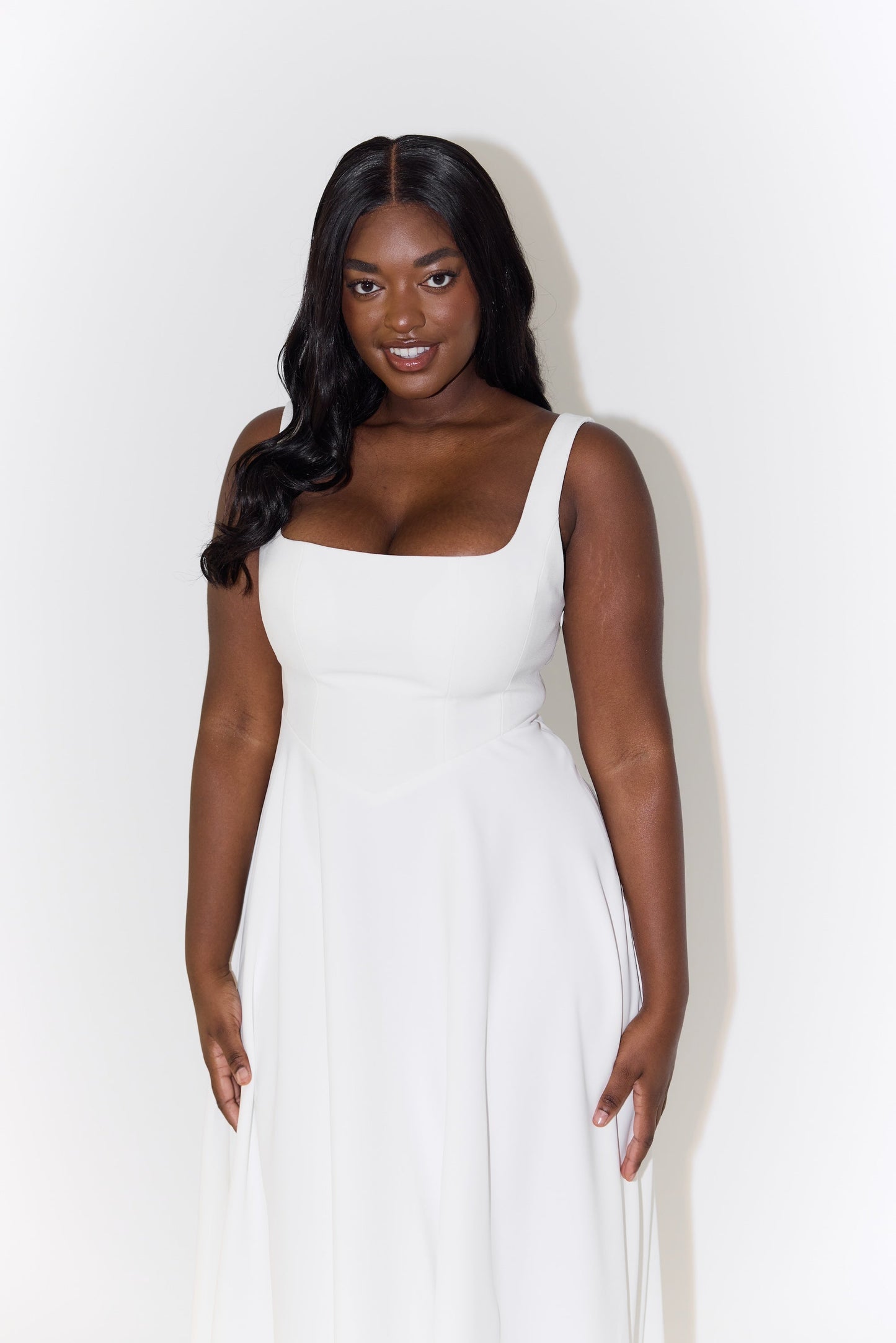 Lunara – Timeless Flowy Midi Dress