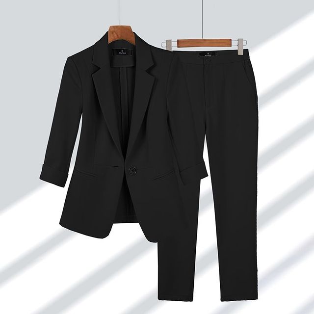 Chloé - Chic Blazer & Trouser Set