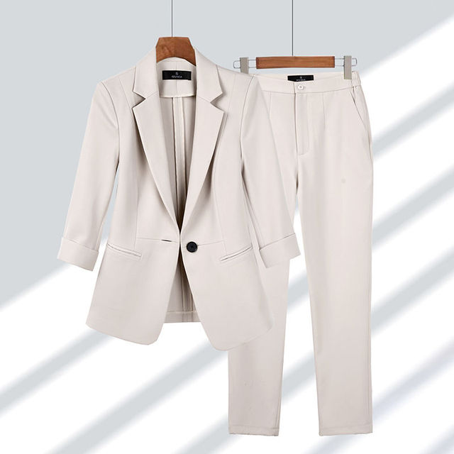Chloé - Chic Blazer & Trouser Set